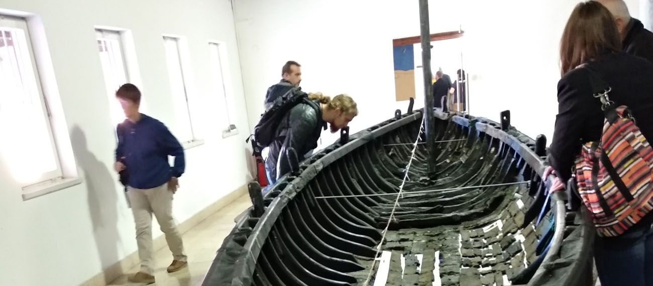 The 11th century boat in the muuseum of Nin